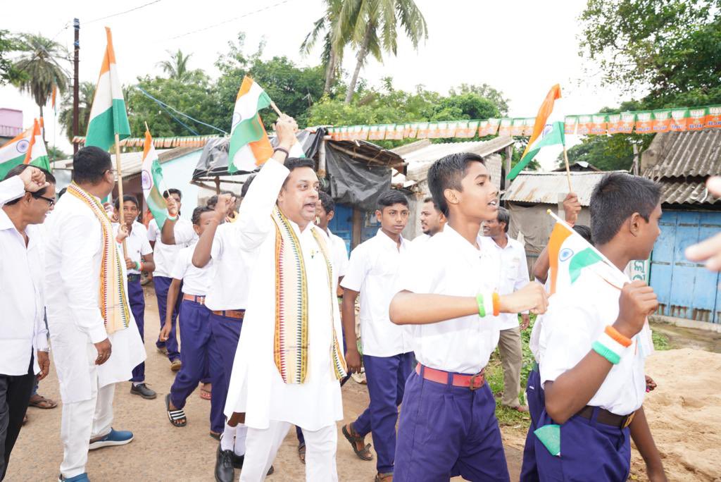 sambitswaraj's tweet photo. ପୁରୀ ଲୋକସଭା ଅନ୍ତର୍ଗତ ପିପିଲି ବିଧାନସଭାର ହାଟ ଡେଲାଙ୍ଗରେ ସ୍ବାଧୀନତା ଦିବସ ଅବସରେ କୁନି କୁନି ଛାତ୍ର ଛାତ୍ରୀ ଓ ଏନସିସିର ଯୁବ କ୍ୟାଡ଼ରଙ୍କ ସହିତ ତ୍ରିରଙ୍ଗା ଯାତ୍ରାରେ ସାମିଲ ହେଲି ।
ଆଜାଦିର ଅମୃତ କାଳରେ #AmritGeneration ର ରାଷ୍ଟ୍ର ପ୍ରତି ପ୍ରବଳ ଭାବନା, ବିକଶିତ ଭାରତର ସ୍ବପ୍ନକୁ ନିଶ୍ଚିତ ସାକାର କରିବ । https://t.co/RjeU6vSJeO