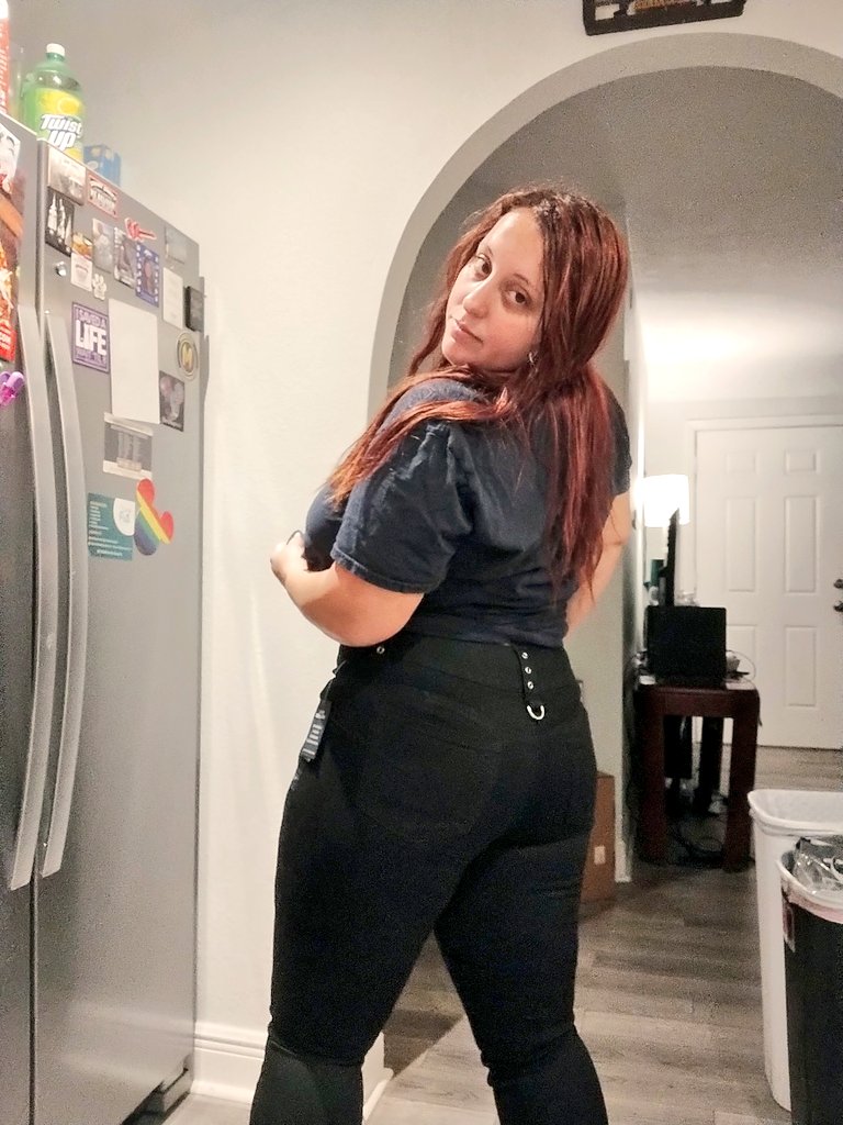 SarahSerenity17's tweet photo. Got these pants from @HotTopic . I was really nervous because it's been forever since I've worn skinny jeans. These are the type of pants I've wanted to wear since highschool. So how do they look?
#hottopic #celestialgoth #moonchild #moongoth #gothic #FYP #rtItBot #slim #THICC https://t.co/fEmOeQMAhU
