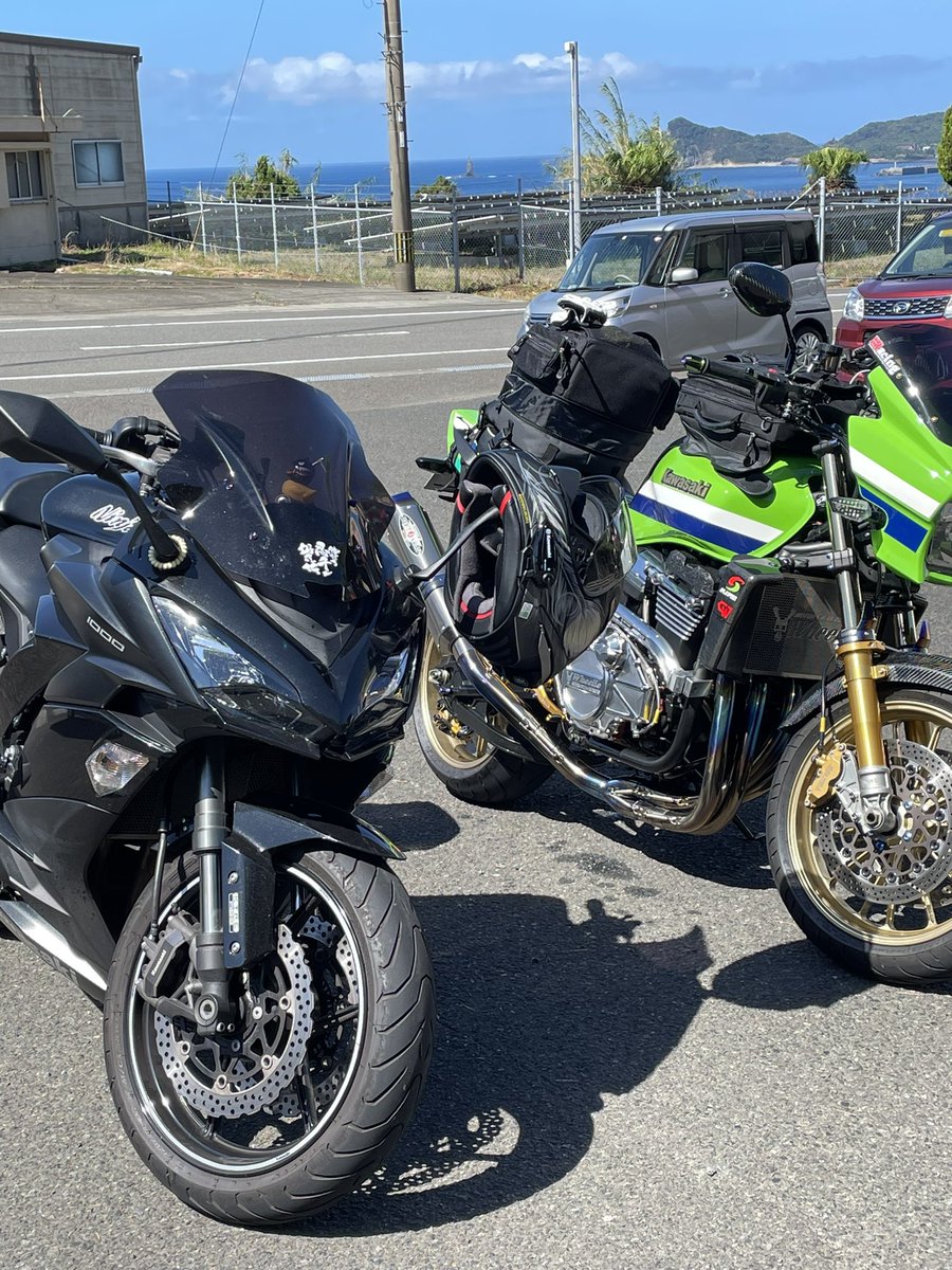 kuroninjaaa's tweet photo. 昨日から鹿児島にいます🏍️
暑さ対策の保冷剤やらでパニアが重い🤣

 #ツーリング https://t.co/UJ97lDQmYJ