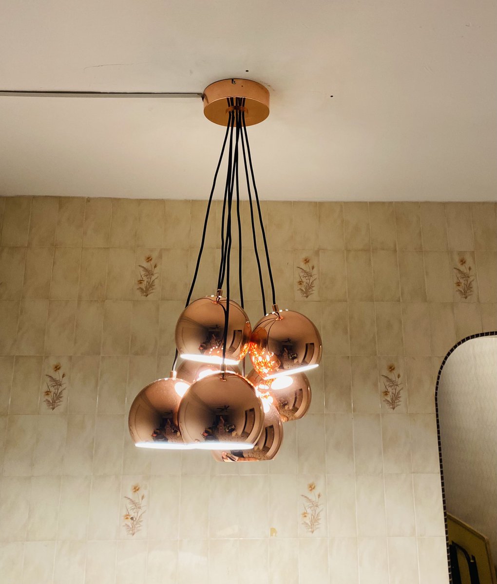 homemagiccreate's tweet photo. Got a preloved lamp to match my wall of beautiful vintage tiles. My mood board has 2 metals, black matt iron and shiny rose gold for a gender neutral look. It’s a celebration of masculinity and femininity, maximising potential and finding freedom through self sufficiency. https://t.co/H6o2jamEIt