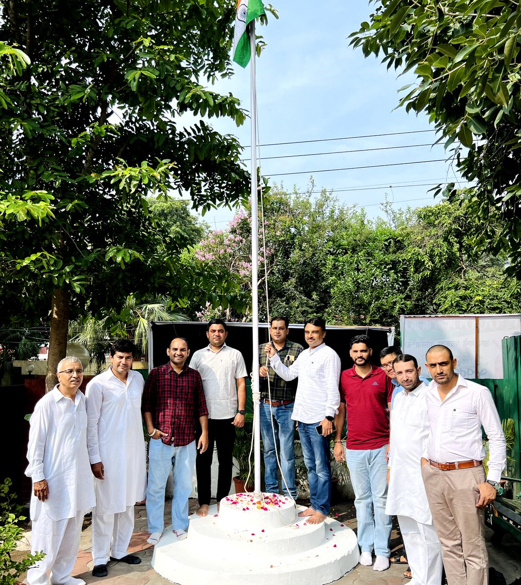 ChandvirSHooda's tweet photo. Happy Independence Day 🇮🇳

आजादी के इस पावन पर्व पर हम नमन करते है देश के उन वीर सपूतों को जिन्होंने अपना बलिदान देकर देश को पराधीनता की बेड़ियों से आजाद कर एक स्वतंत्र भारत का निर्माण किया🙏 https://t.co/wYhmzHJfBM