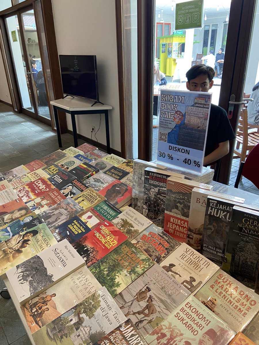KomunitasBambu's tweet photo. Kobam Book Fair sudah bisa dikunjungi! Silahken merapat~ https://t.co/k5CEwhkrZJ
