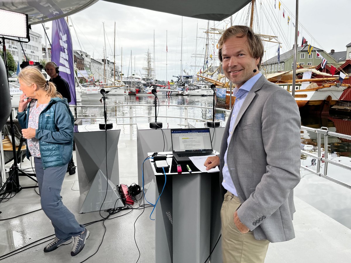 Politisk kvarter fra #arendalsuka. Alvorlig tema, blid programleder. #nrkp2 #nrk1