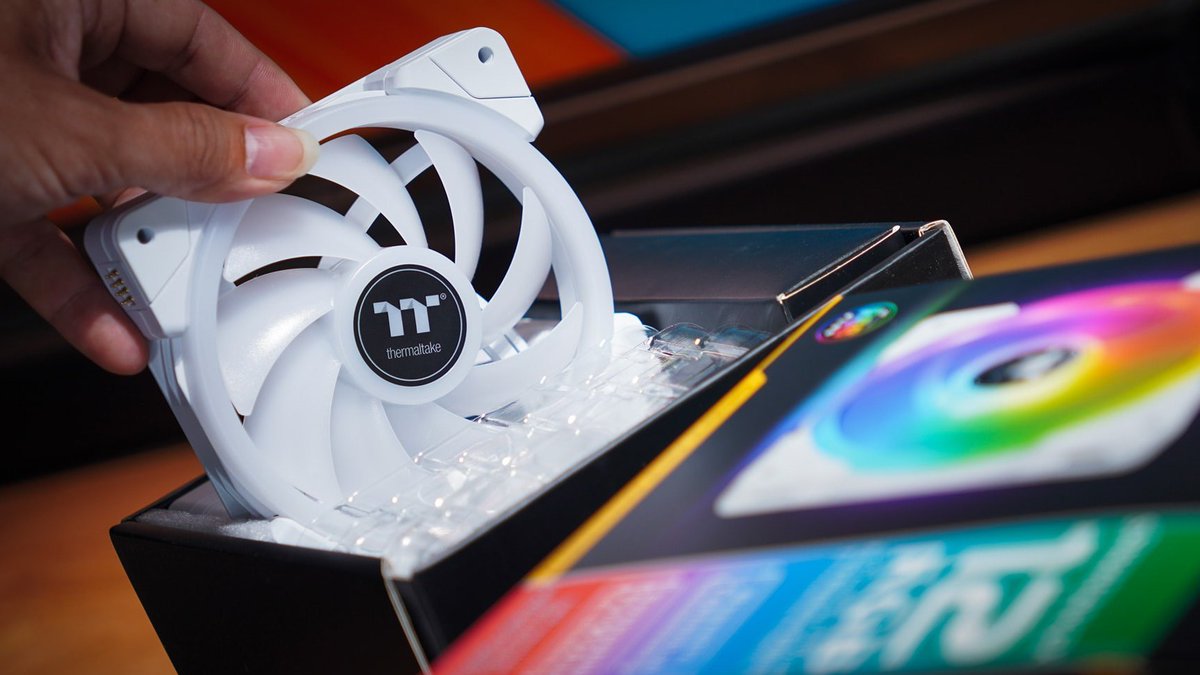 ThermaltakeInc's tweet photo. Even adding the SWAFAN EX RGB onto a tower air cooler can look super cool, so what are you waiting for?
Thanks for the EPIC photos😎@EPIC
Check it out👀
https://t.co/ejcrUpSn94
#thermaltake #custombuild #gaming #swafan #swafanex #pcbuild #rgb https://t.co/GZWRq65yCt