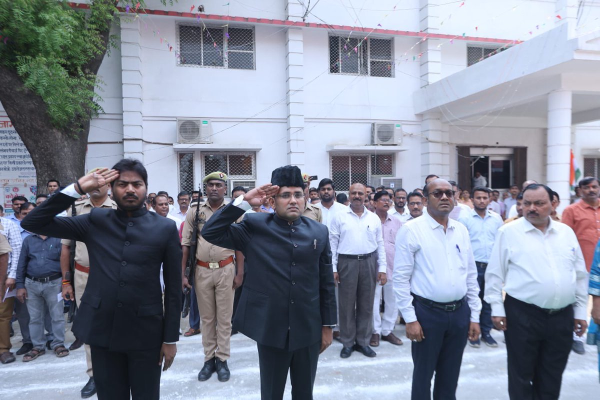 मिट्टी को नमन, वीरों का वंदन 

स्वतंत्रता दिवस की शुभकामनाएँ 💐🇮🇳
