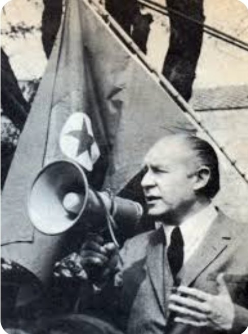 No hay actitud menos noble que la de aquél que se atreve a insultar a los muertos, porque sabe que no le pueden responder...  Grande don Sergio Onofre Jarpa y gracias por defender a Chile del nefasto gobierno marxista de la UP..!!!

Posiblemente, hoy se atreverán a "ladrar",