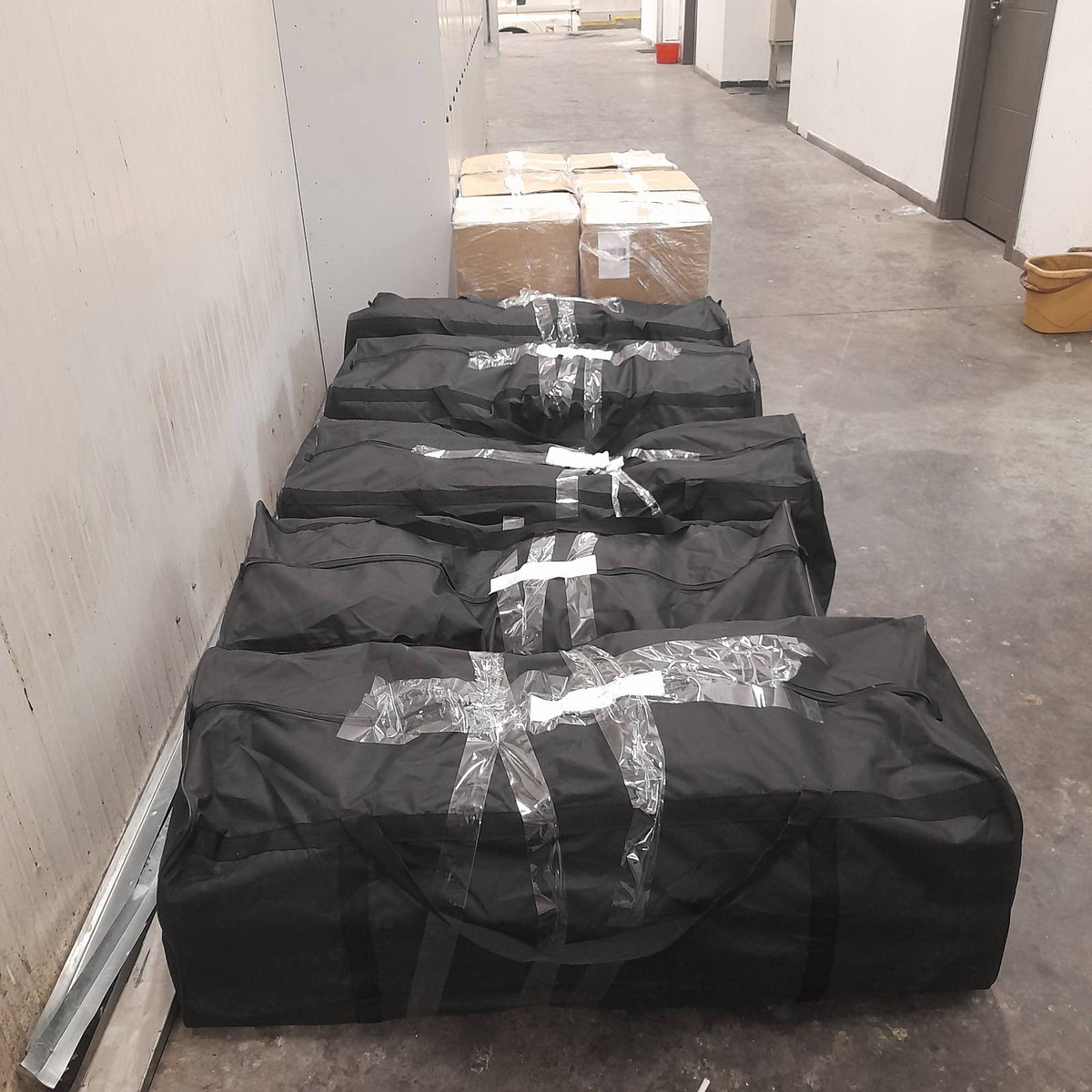 CustomsBulgaria's tweet photo. 145.11 kg of #marijuana in a truck were discovered during a joint inspection by #customsBg 🇧🇬🛂officers and border police officers at Kapitan Andreevo BCP
VIDEO- 🎯 https://t.co/onFp4u9KxH
🎯 https://t.co/gJrWYagKb7
#customsBg #RILO_WE #EUcustoms #WCO https://t.co/JejkEnTuoc
