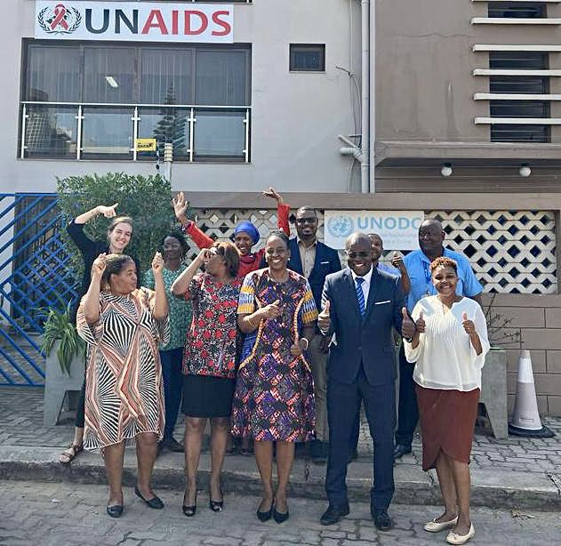 ONUMocambique's tweet photo. Catherine Sozi, chefe da #ONU🇲🇿, visitou a @UNAIDS_Moz p/ discutir como melhor responder ao HIV/Sida com serviços de prevenção e tratamento centrados nas pessoas

Trabalhemos juntos para uma resposta que não deixe ninguém p/ trás, coloque a comunidade no centro e seja sustentável https://t.co/6ETfYflTys