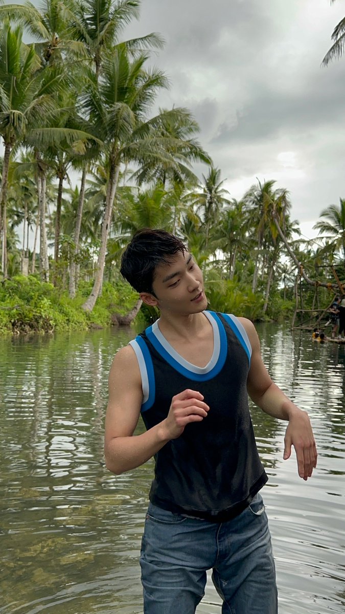 ✏️ listen it was shallow water ok 
✏️물이 깊지 않았답니다 - kevin