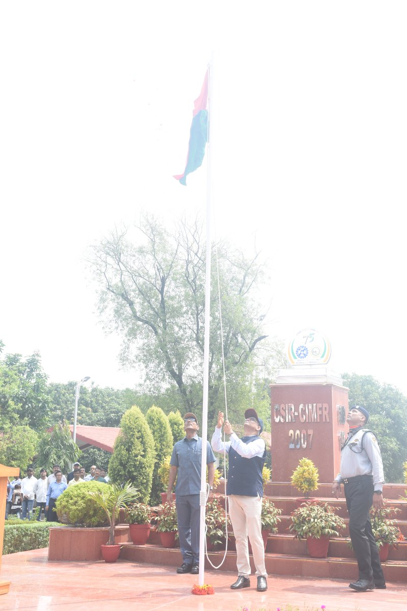 CIMFR_CSIR's tweet photo. Celebration of the 77th Independence Day of India at CSIR-Central Institute of Mining and Fuel Research, Dhanbad 
@CSIR_IND
 #77thIndependenceDay #HarGharTiranga https://t.co/Jpbtm9NbvP