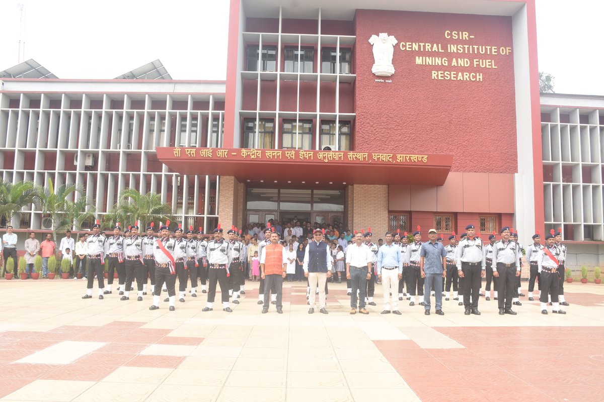 CIMFR_CSIR's tweet photo. Celebration of the 77th Independence Day of India at CSIR-Central Institute of Mining and Fuel Research, Dhanbad 
@CSIR_IND
 #77thIndependenceDay #HarGharTiranga https://t.co/Jpbtm9NbvP