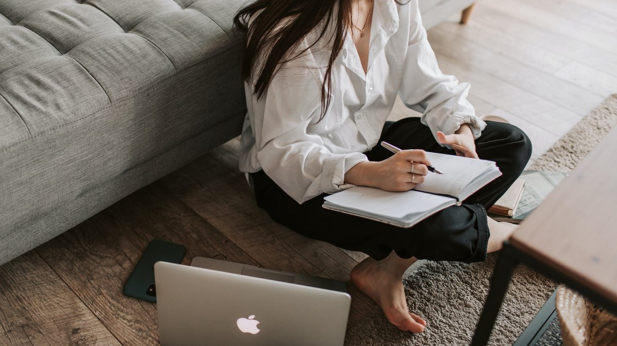Op donderdag 9 november start bij Viore weer "schrijven helpt"
Veel mensen ervaren tijdens of na de behandeling van kanker dat er allerlei levensvragen op hen af komen. Schrijven kan daarbij helpen.
Voor meer info: ap.lc/ZiqfD
Aanmelden kan via: aanmelden@viore.org