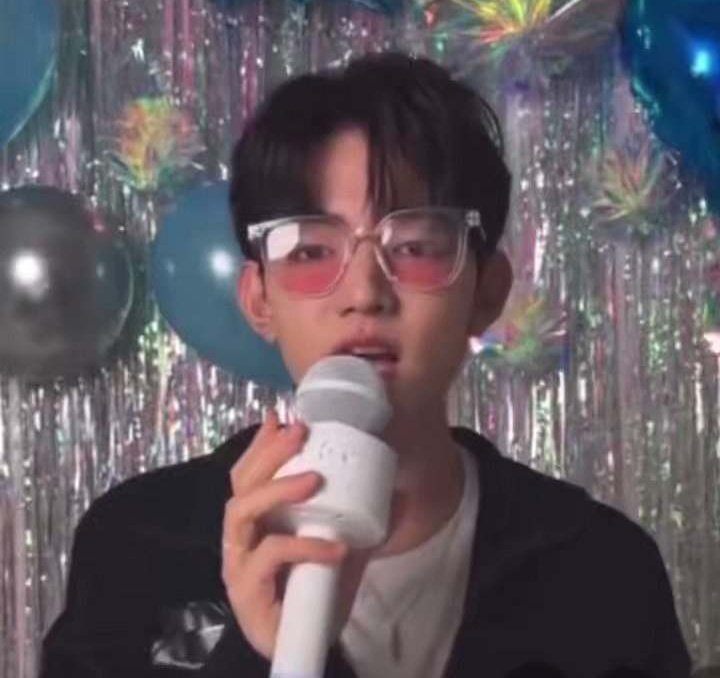 || Day 1

🪐 || hi i'm Chandi, i'm looking for interactive moots! 🩶 

—  she/her, 03 liner, filo
—  new to #stantwt / #kpoptwt
—  multifandom
—  any fandom is welcome!

♡ / ↻ to be moots and spread tysm!