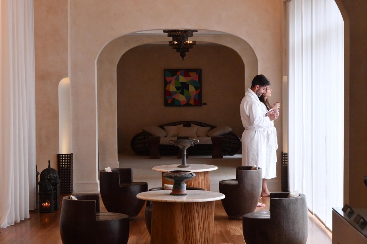 TheRomanos's tweet photo. Indulge and unwind in high-end signature treatments, tailored to your skin’s needs. 

Book your treatment: https://t.co/39wLwAopH1

#romanos #romanoscostanavarino #anazoespa #theluxurycollection https://t.co/u5S72Mr4to