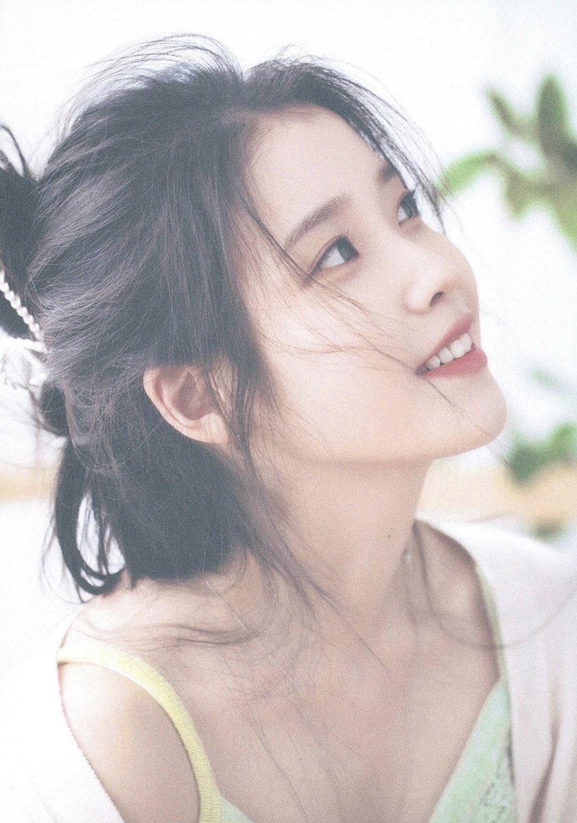 _R0THY's tweet photo. Lᵒᵛᵉᵧₒᵤ🫧💚

#아이유 #IU https://t.co/S3N0X39Fmt