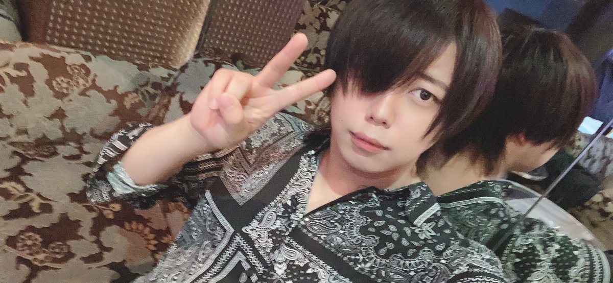 agumonsinnka's tweet photo. 黒髪に戻したい今日この頃 https://t.co/ZTcNp84sQS