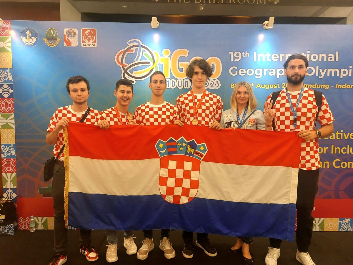 geog_pmf's tweet photo. Na 19. međunarodnoj geografskoj olimpijadi (iGeo) održanoj od 8. do 14. kolovoza 2023. u Bandungu, Indonezija 🇮🇩, hrvatski olimpijski tim osvojio je dvije brončane medalje 🥳 Čestitamo našim geografskim olimpijcima!
#studirajgeografiju #pmfgeografija https://t.co/DFqBdruz9f
