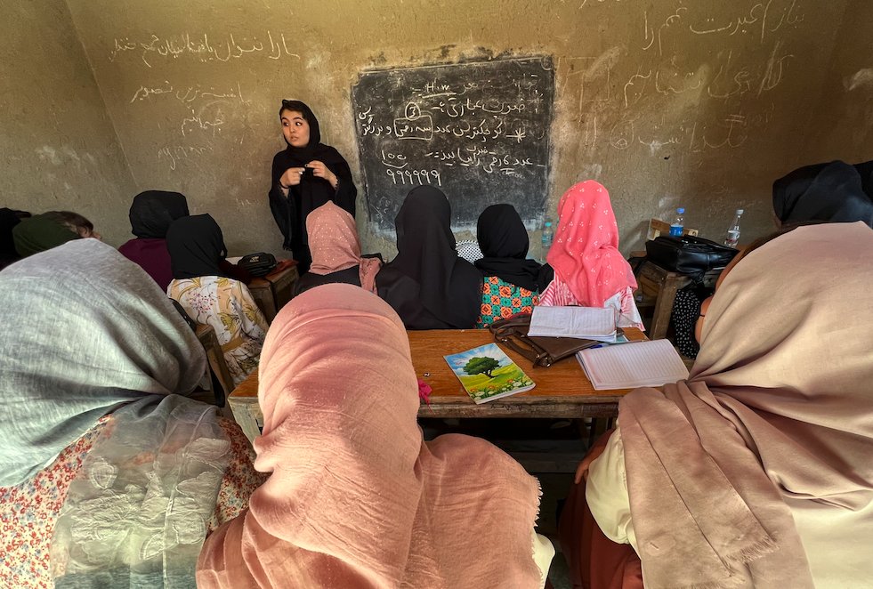 2 años con las escuelas cerradas para ellas
2 años del regreso #taliban al poder en #Afganistan