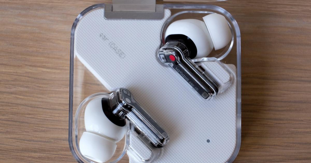 HonpeTech's tweet photo. Transparent technology is experiencing a revival in the 2020s. This resurgence is more than a nostalgia trip - it's also a response to the proliferation of similarly-styled tech gadgets. 

#HonpePrototyping can craft unique, transparent gadget prototypes. https://t.co/6b2ubT3hXX https://t.co/ge0HXXuy9e