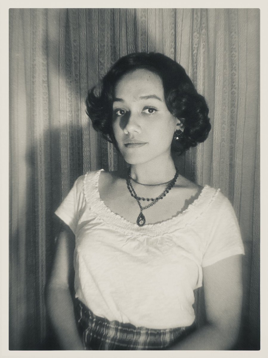 PhilCatDev's tweet image. Waktu tahun 1966, umurku 20 tahun. Sulit dipercayai, itu hampir 60 tahun yang lalu! Pasca 1965, banyak sekali perubahan di Indonesia pada waktu itu. Tapi jujur, aku sudah banyak lupa. Cuma inget rokokku dulu Salem dan jangan tanya dulu kita ngapain di bawah pohon kedondong.