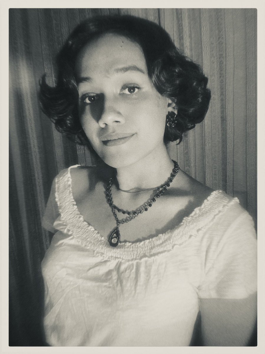 PhilCatDev's tweet image. Waktu tahun 1966, umurku 20 tahun. Sulit dipercayai, itu hampir 60 tahun yang lalu! Pasca 1965, banyak sekali perubahan di Indonesia pada waktu itu. Tapi jujur, aku sudah banyak lupa. Cuma inget rokokku dulu Salem dan jangan tanya dulu kita ngapain di bawah pohon kedondong.