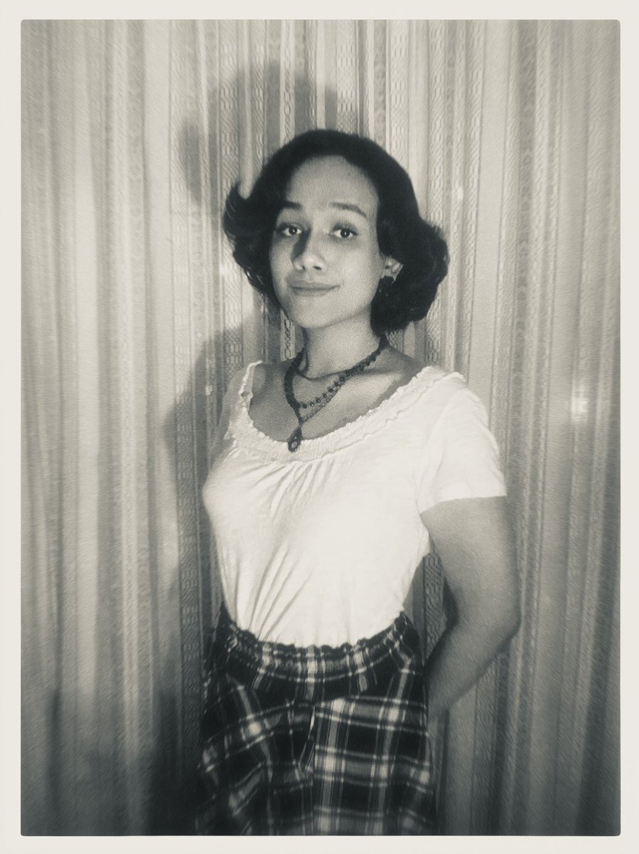 PhilCatDev's tweet image. Waktu tahun 1966, umurku 20 tahun. Sulit dipercayai, itu hampir 60 tahun yang lalu! Pasca 1965, banyak sekali perubahan di Indonesia pada waktu itu. Tapi jujur, aku sudah banyak lupa. Cuma inget rokokku dulu Salem dan jangan tanya dulu kita ngapain di bawah pohon kedondong.