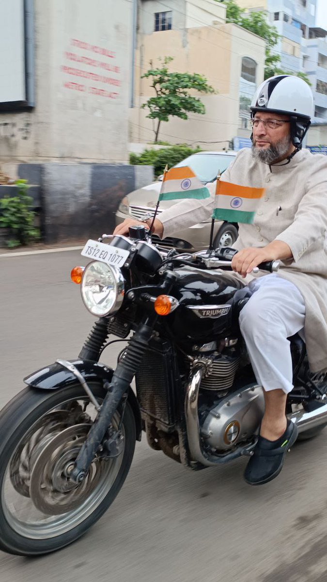 aimim_national's tweet photo. Barrister @asadowaisi (AIMIM President &amp; Hyderabad MP) ne aaj Yaum-e-Aazaadi ke mauqe par #Hyderabad ke muqtalif ilaqo'n mein parcham kushai (Flag Hoisting) anjam di.

#aimim #asaduddinowaisi #15august #flaghoisting #independenceday #indiaindependenceday  #yaumeaazaadi https://t.co/7jQGQsDywJ
