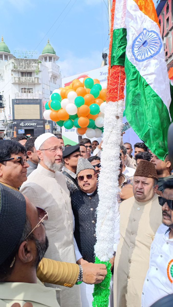 aimim_national's tweet photo. Barrister @asadowaisi (AIMIM President &amp; Hyderabad MP) ne aaj Yaum-e-Aazaadi ke mauqe par #Hyderabad ke muqtalif ilaqo'n mein parcham kushai (Flag Hoisting) anjam di.

#aimim #asaduddinowaisi #15august #flaghoisting #independenceday #indiaindependenceday  #yaumeaazaadi https://t.co/7jQGQsDywJ