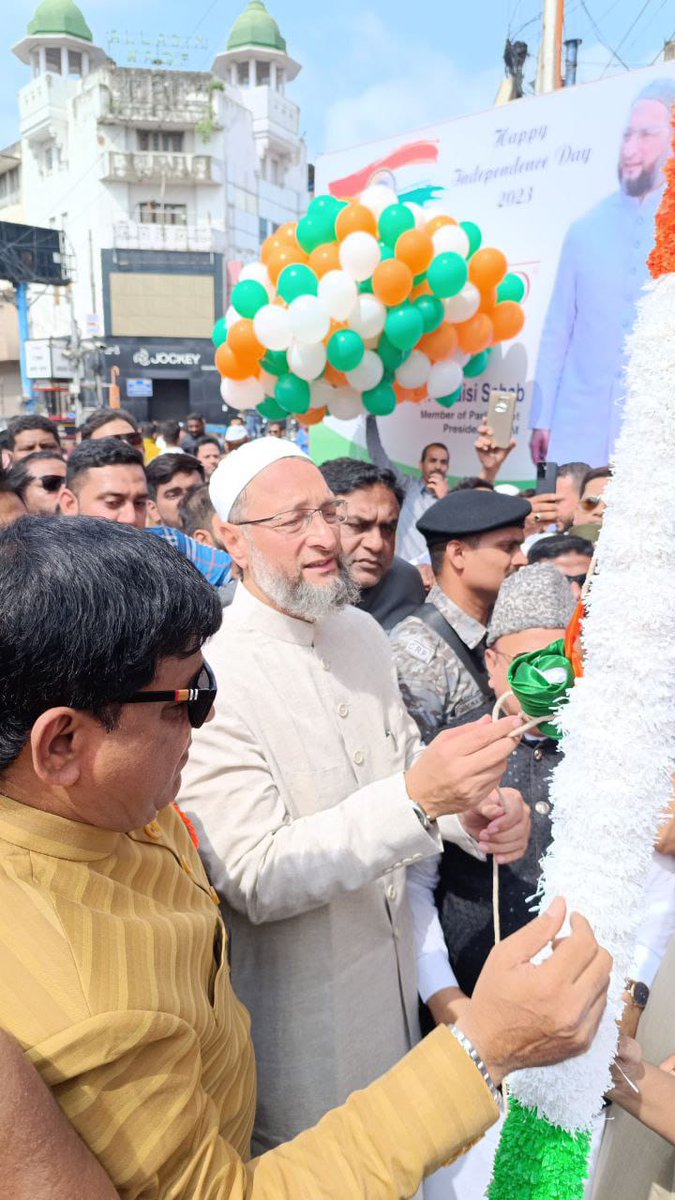 aimim_national's tweet photo. Barrister @asadowaisi (AIMIM President &amp; Hyderabad MP) ne aaj Yaum-e-Aazaadi ke mauqe par #Hyderabad ke muqtalif ilaqo'n mein parcham kushai (Flag Hoisting) anjam di.

#aimim #asaduddinowaisi #15august #flaghoisting #independenceday #indiaindependenceday  #yaumeaazaadi https://t.co/7jQGQsDywJ