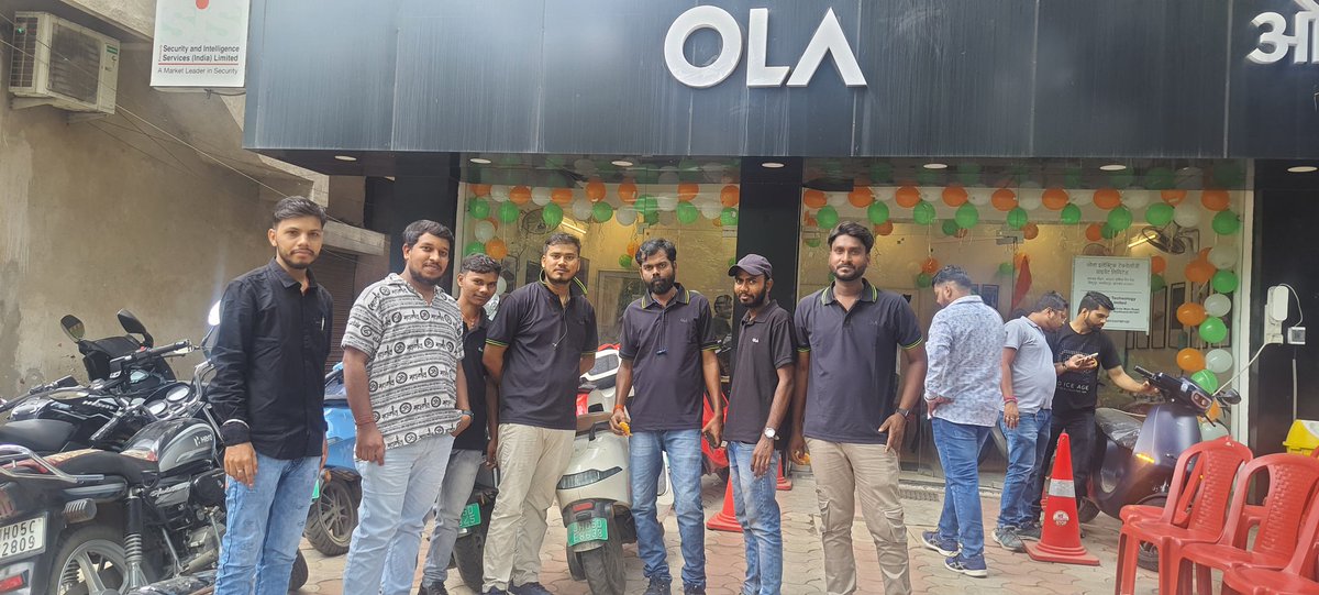 Ratanagarwal5's tweet photo. Great energy of #jamshedpur service team,  till date they have done very great work, happy to be a witness of biggest live event in EV industries. https://t.co/Au7k0QluTs