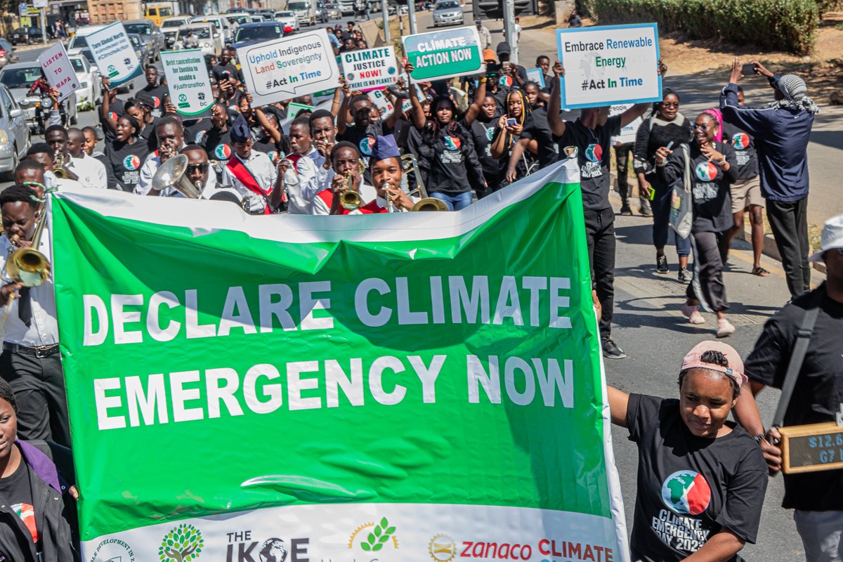 The #ClimateClock group in Lusaka, Zambia marched to demand that the government of Zambia establish a climate taskforce team to expedite climate action in the country. #ActinTime #ClimateEmergency
