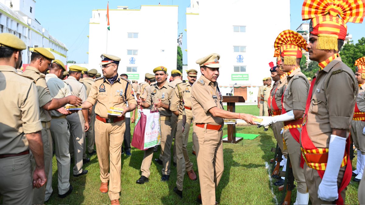 adg_securityup's tweet photo. 15-08-2023/ Security Hqrs, Lucknow

77वां स्‍वतंत्रता दिवस समारोह- ध्‍वाजारोहण, अलंकरण व राष्‍ट्रीय पर्व को उत्‍साह पूर्वक मनाया गया। https://t.co/Z0O9l7iw4V