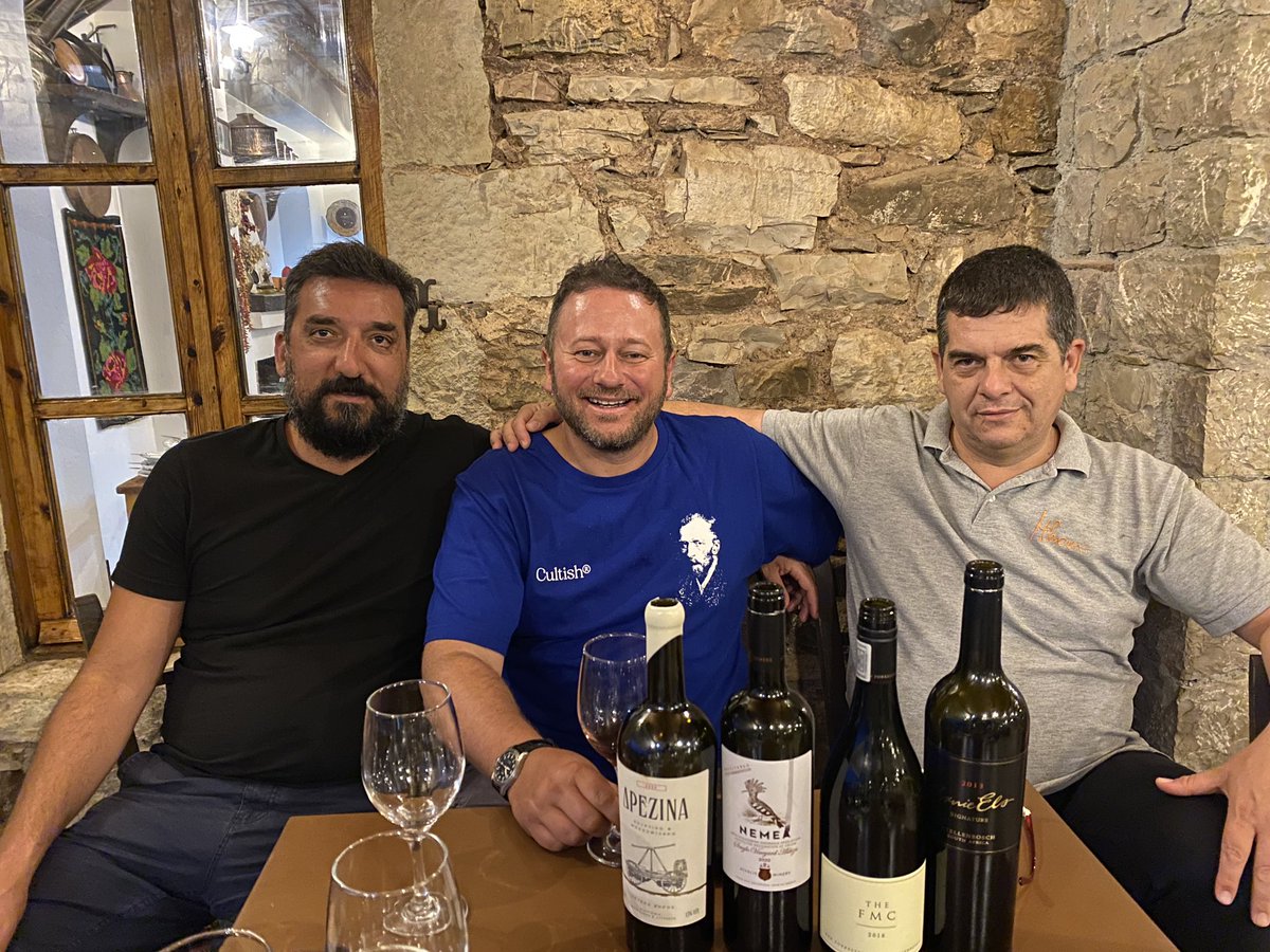 DanReallyLikesWine tweet media