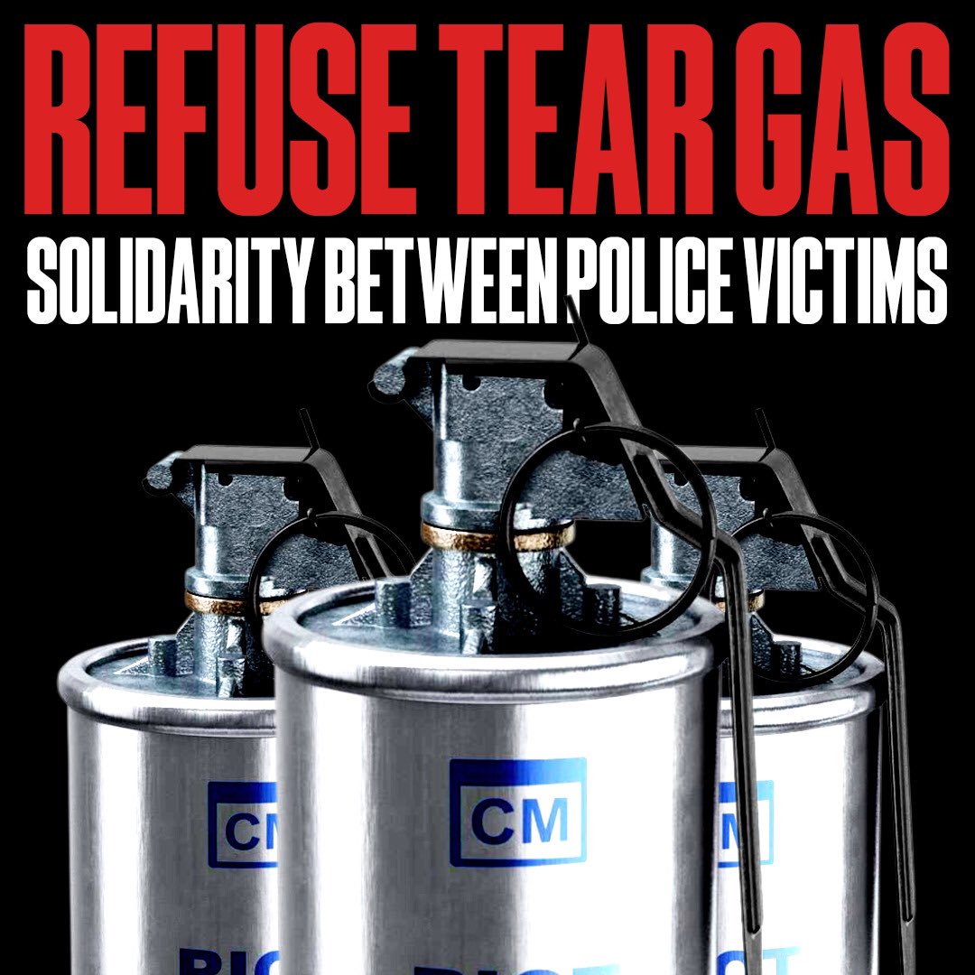 tribunmelawan's tweet photo. Penembakan Gas Air Mata semalam (14/8) di perkampungan Dago Elos, Bandung tidak hanya merupakan tindakan ilegal yang dilakukan pada warga sipil tetapi juga tindakan yang memantik ingatan kolektif kita pada peristiwa kelam yang terjadi hampir setahun silam—Tragedi Kanjuruhan.  

- https://t.co/Zx4LEeQ088