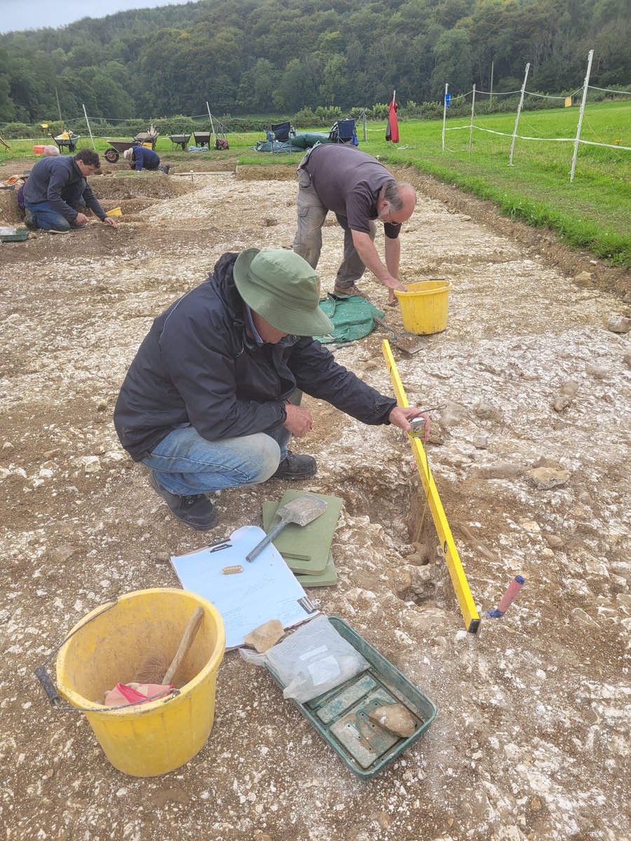 BtnHoveAS's tweet image. Our #bigdig week has ended &amp;amp; a HUGE thanks to all the volunteers who came up over the week. We're finding more BA pottery in the flint pit.  We've found many more postholes, possibly from the IA farmstead. Much to work out yet.  There's still time to join us, every Weds &amp;amp; Sat!
