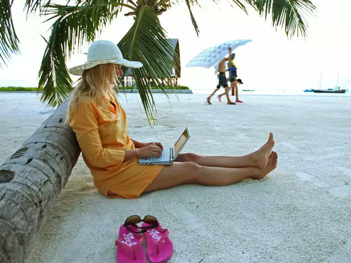 BiIndia's tweet photo. 64% of investors surveyed feel unlimited #vacation time could help #companies beat the S&amp;P 500 but only 1 in 5 say this trend could actually gain traction

#worktrend

https://t.co/nCiJarZw17 https://t.co/wAnhiOvq8y