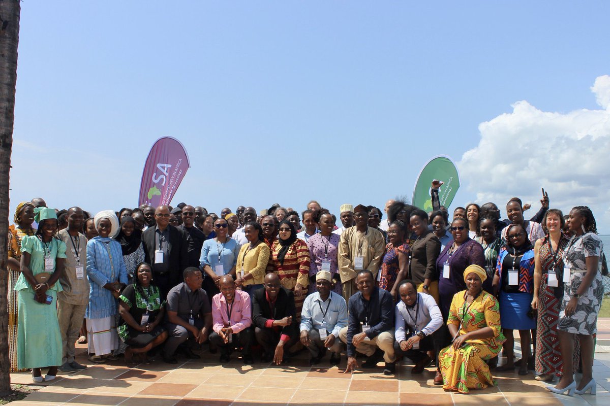 albertKatruGuma's tweet photo. 🌱Seed Is Power | Seed Is Life🌱

We are up and set for Day two of the #PanAfricanSeedConference on-going in Dar Es Salaam.📍

The convening is focused on addressing the concerns of industrial biotechnologies, endorsing Farmer Managed Seed Systems, and advocating paradigm shifts in Africa's seed policy and seed governance challenge.

Follow all updates using 👉 
#FMSS  #SeedSovereignty #FoodSovereignty
#OurSeedsOurRightsOurLives  #SeedIsLife 🌱