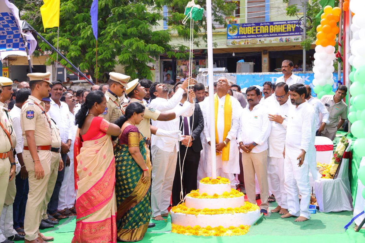 balkasumantrs's tweet photo. 77వ స్వాతంత్ర్య దినోత్సవ వేడుకల్లో భాగంగా మంచిర్యాల ప్రభుత్వ బాలుర పాఠశాల మైదానంలో జాతీయ పతాకావిష్కరణ చేయడం జరిగింది.

#IndependenceDayIndia https://t.co/Ks61NXQZT8