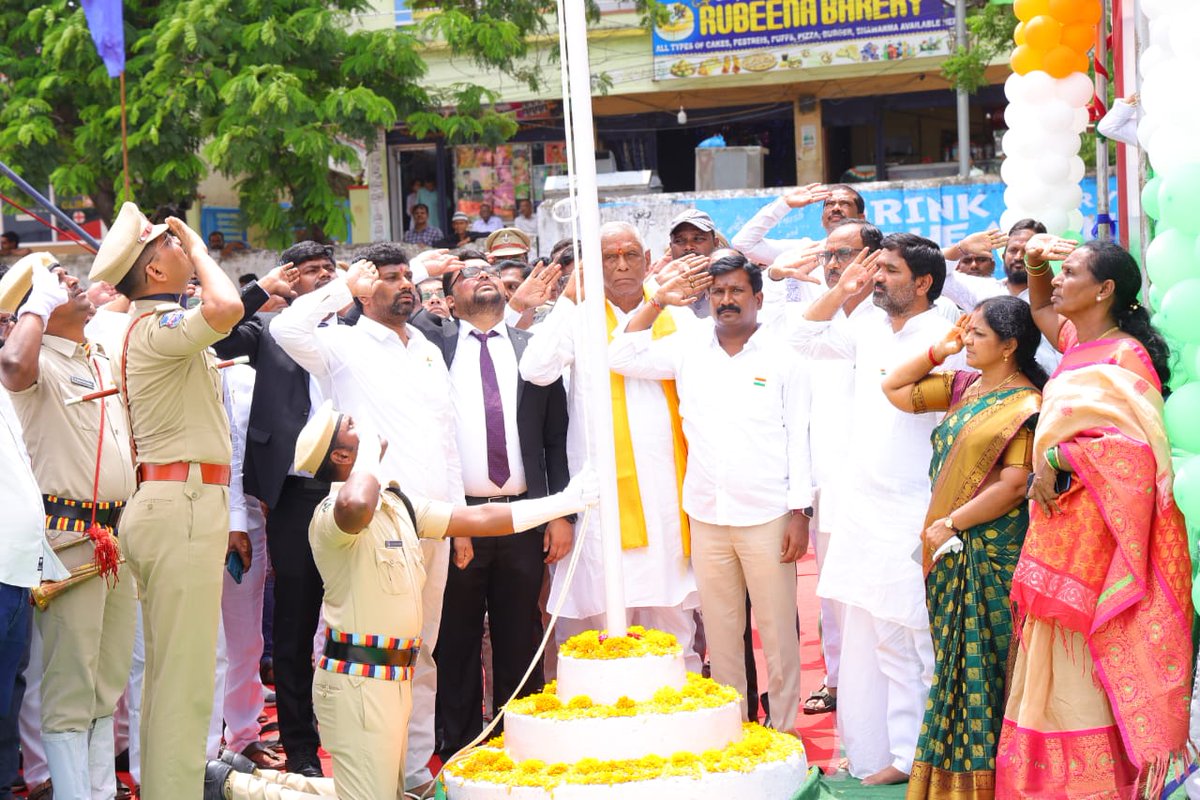 balkasumantrs's tweet photo. 77వ స్వాతంత్ర్య దినోత్సవ వేడుకల్లో భాగంగా మంచిర్యాల ప్రభుత్వ బాలుర పాఠశాల మైదానంలో జాతీయ పతాకావిష్కరణ చేయడం జరిగింది.

#IndependenceDayIndia https://t.co/Ks61NXQZT8