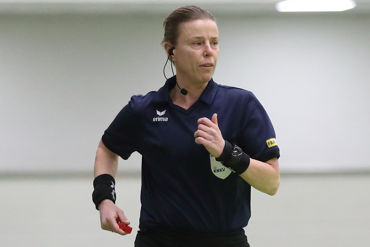 Korfbalverbond's tweet photo. Vrouwelijke arbiters zijn uitzonderingen in het korfbal. Daar willen we iets aan doen. Op 18 september organiseren we samen met de 4 hoogst fluitende vrouwen van Nederland een scheidsrechtersavond voor vrouwen: https://t.co/7Y9wBv0n1H

Foto: Marco Spelten, https://t.co/3xgOeoa4Qg https://t.co/U1ueMJ3Kxa
