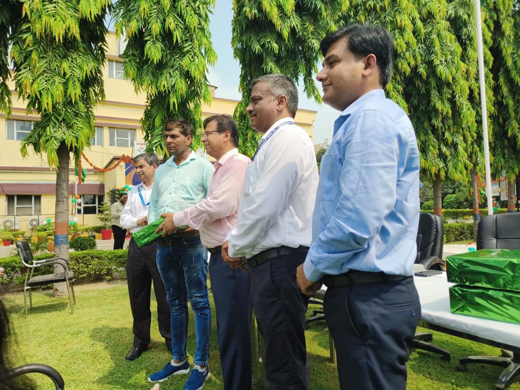 HPCL_LoniLPGRO's tweet photo. Tricolor flag was unfurled by  Hpcl GM LPG NZ, in the august presence of all, depicting growth and prosperity of  all stakeholders   of LONI LPG RO &amp; PLANT on 77th Independence day celebration. Indeed a proud moment for  us. Jai Hind. @Dharmendra_1967 @sandeepatdmk @Rg03Goel https://t.co/cDDbI5vd4B
