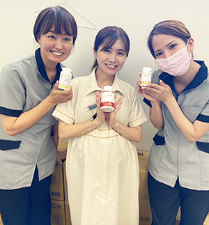 arakaki_sapuri's tweet photo. 受付スタッフのFちゃん
臨月近くまでフルタイム勤務の元気な妊婦さん。明日から産休IN!
悪阻もなかったそうですよ
なんと羨ましい
食事+サプリ
しっかり管理して栄養満点💮
あと少しのマタニティライフを満喫してね
安産でありますように
妊婦さんにおすすめのサプリは
#VitB #EPA #亜鉛 #ヘム鉄 https://t.co/SQmcIXNq9Y