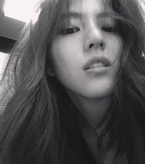 kdramaluvrr's tweet photo. she’s so hot 😵‍💫 https://t.co/0KXvi6fDnY