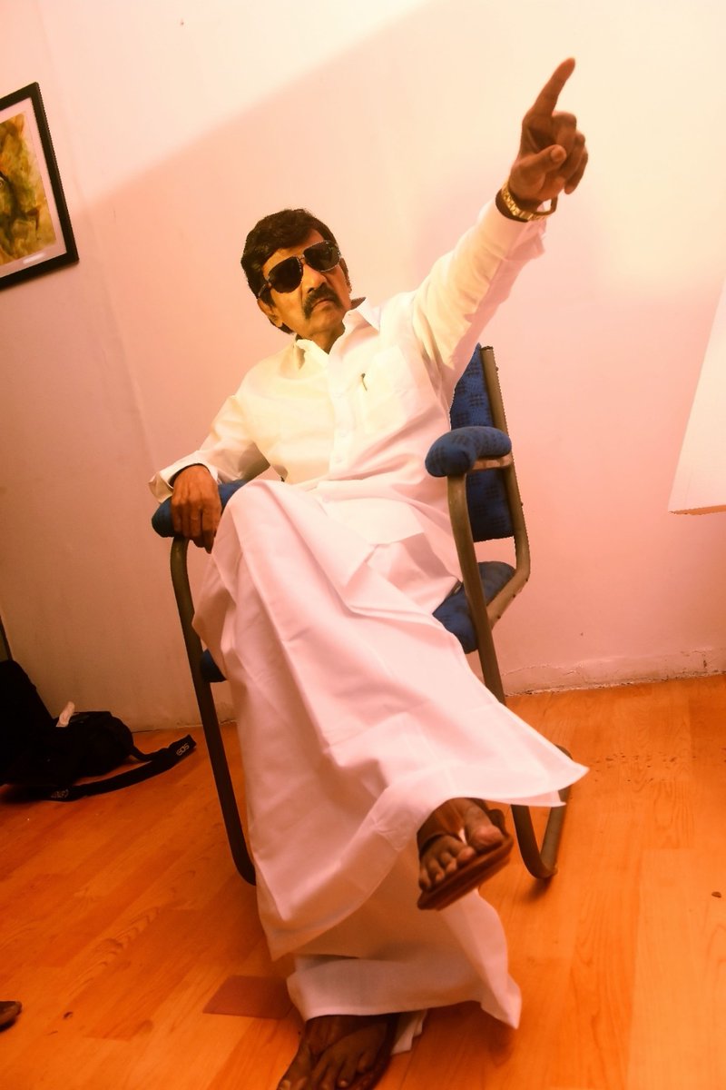 Ramesh Bala (@rameshlaus) on Twitter photo ஒத்த ஓட்டு முத்தையா படத்திற்காக அட்டகாசமான ஃபோட்டோ 'சூட்' டில் #கவுண்டமணி.. விரைவில் அதிரடி அரசியல் ஆரம்பம்..
Directed by <a href="/sairajagopal99/">Sai Rajagopal</a> and produced by #ShashiFilms
Co-produced by #CovaiLaxmiRajan
#OthaVotuMuthaiya @dop_hector <a href="/drt_art/">Mahesh art drt</a> <a href="/SPRSethupathi/">SP RAJA SETHUPATHI</a>
<a href="/onlynikil/">Nikil Murukan</a> ஒத்த ஓட்டு முத்தையா படத்திற்காக அட்டகாசமான ஃபோட்டோ 'சூட்' டில் #கவுண்டமணி.. விரைவில் அதிரடி அரசியல் ஆரம்பம்..
Directed by <a href="/sairajagopal99/">Sai Rajagopal</a> and produced by #ShashiFilms
Co-produced by #CovaiLaxmiRajan
#OthaVotuMuthaiya @dop_hector <a href="/drt_art/">Mahesh art drt</a> <a href="/SPRSethupathi/">SP RAJA SETHUPATHI</a>
<a href="/onlynikil/">Nikil Murukan</a>