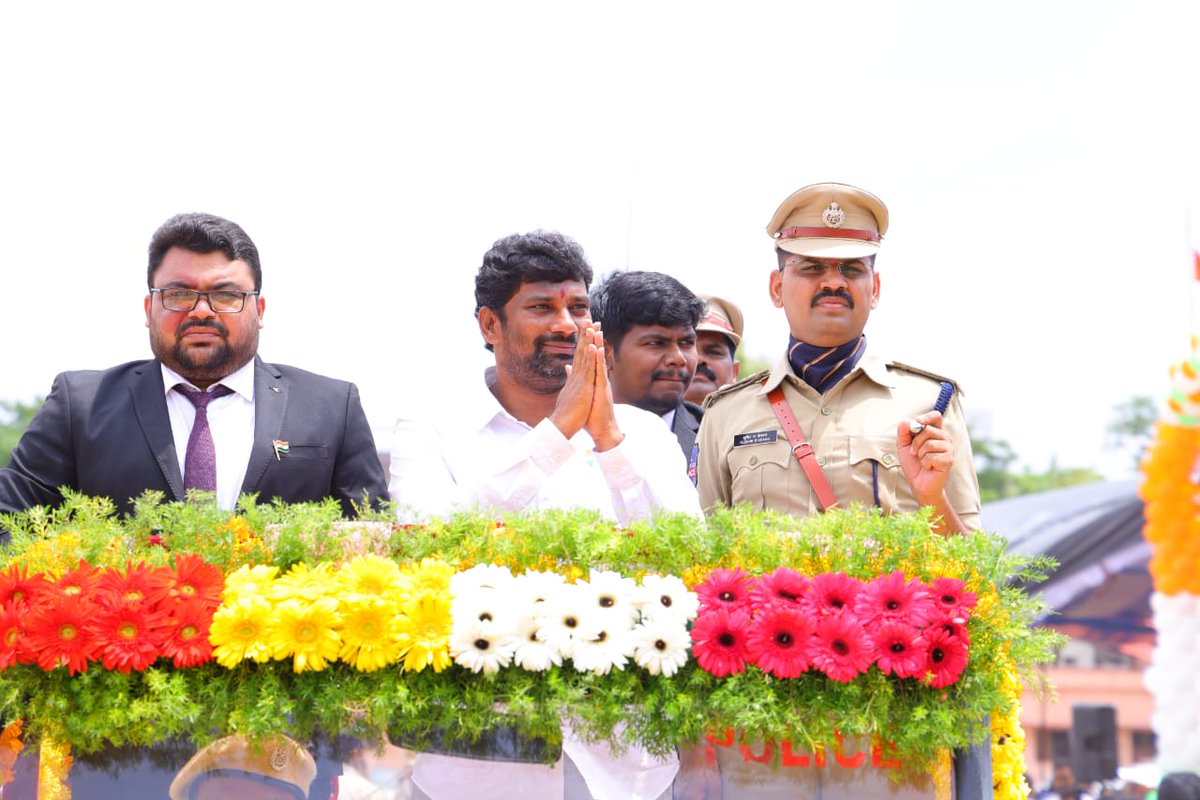 balkasumantrs's tweet photo. 77వ స్వాతంత్ర్య దినోత్సవం సందర్భంగా మంచిర్యాల ప్రభుత్వ బాలుర పాఠశాల మైదానంలో నిర్వహించిన అధికారిక వేడుకల్లో సన్మాన్ గార్డ్ పరేడ్ లో పాల్గొనడం జరిగింది.

#IndependenceDay2023 https://t.co/9wQIVR3YN3