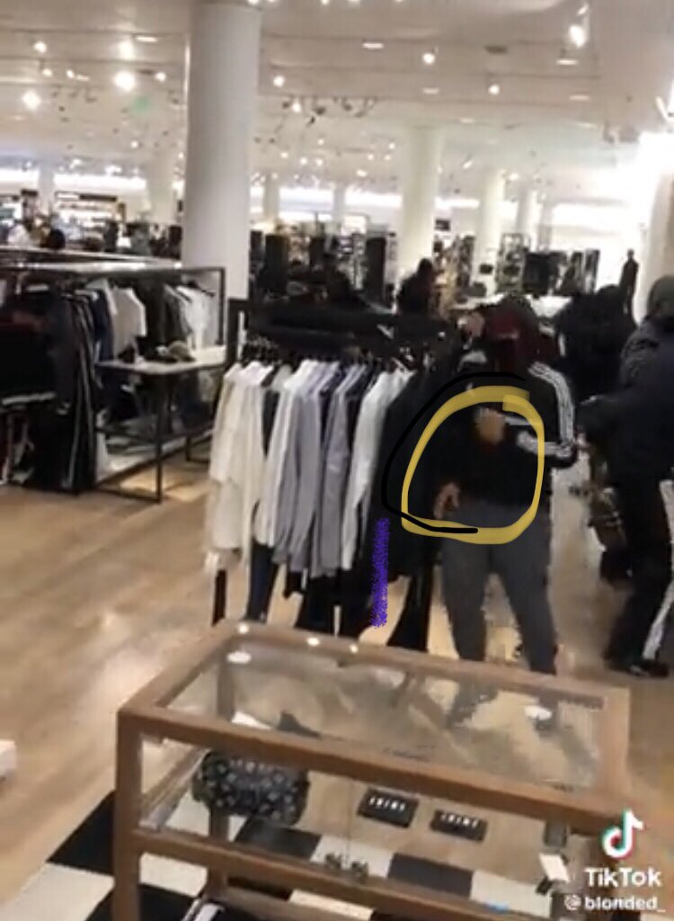 timilegendary's tweet photo. @EndWokeness Y’all are assuming they are black 
Those hands look a bit white to me https://t.co/1FayxA3mnH