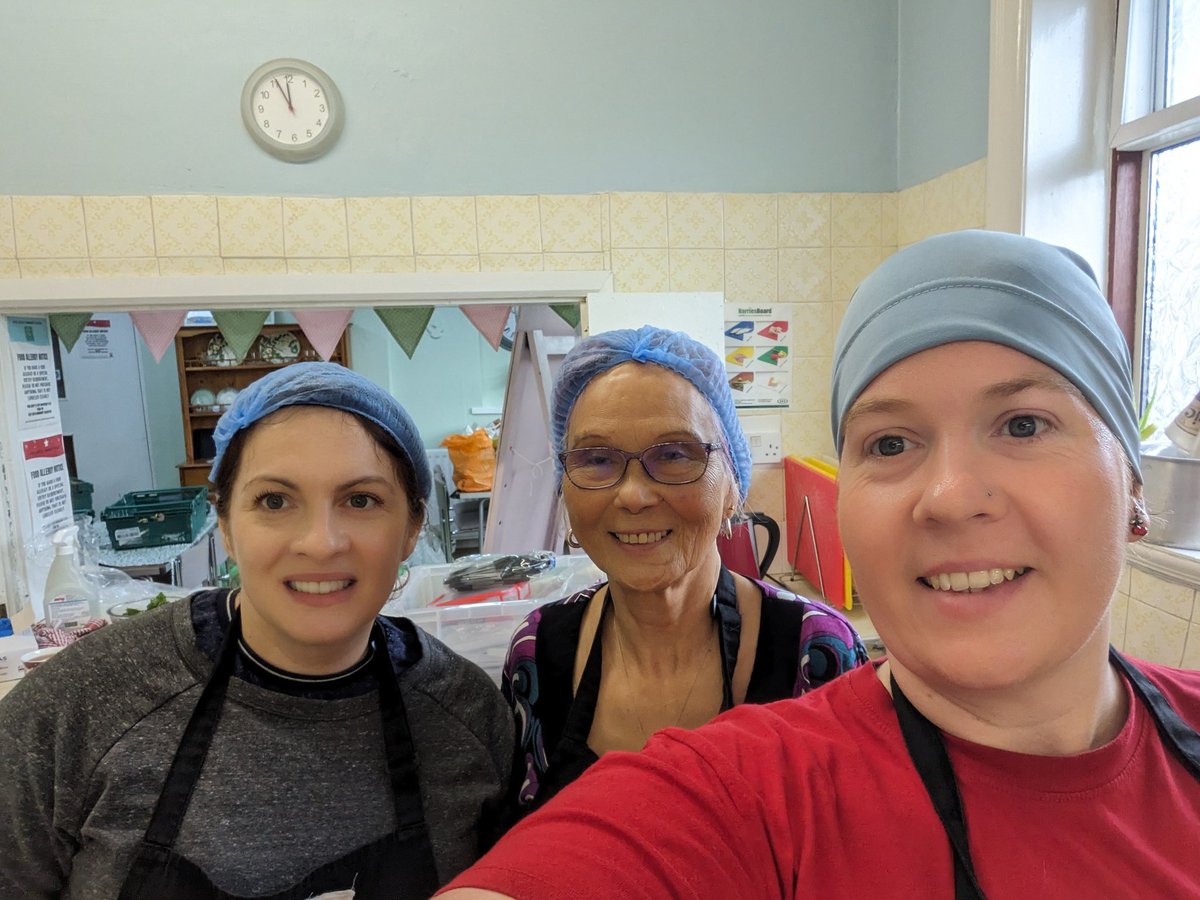 FoodCycle_BHam's tweet photo. West heath team cooking up delicious 😋 food https://t.co/0pYO5uNou0