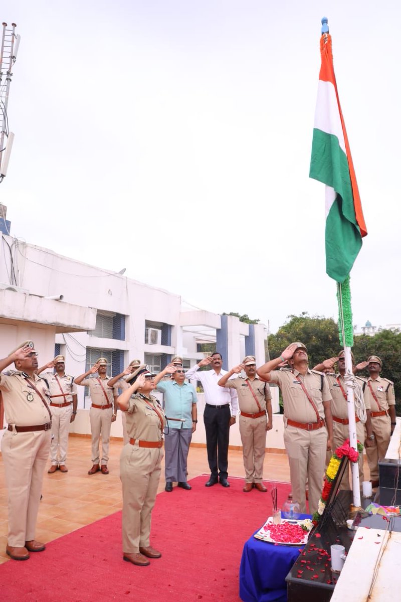 Celebrated Independence Day by hoisting and unfurling the Indian National Flag at my office, the #TSSP headquarters ⁦@tsspbnshq⁩ ⁦@TelanganaCOPs⁩