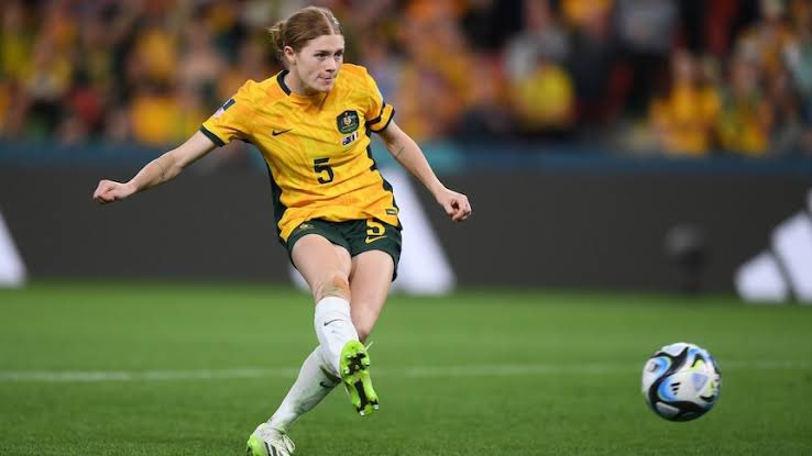 AndyThomas_'s tweet photo. To keep this #Matildas momentum rolling, @aleaguewomen could we start next season with a standalone #SydneyDerby on a Sat night at Allianz? 1st women’s game after the #WWC2023, shootout hero @cortneev9 starring etc. Surely with good marketing we could get 20K+ https://t.co/fdNFGsGZOB