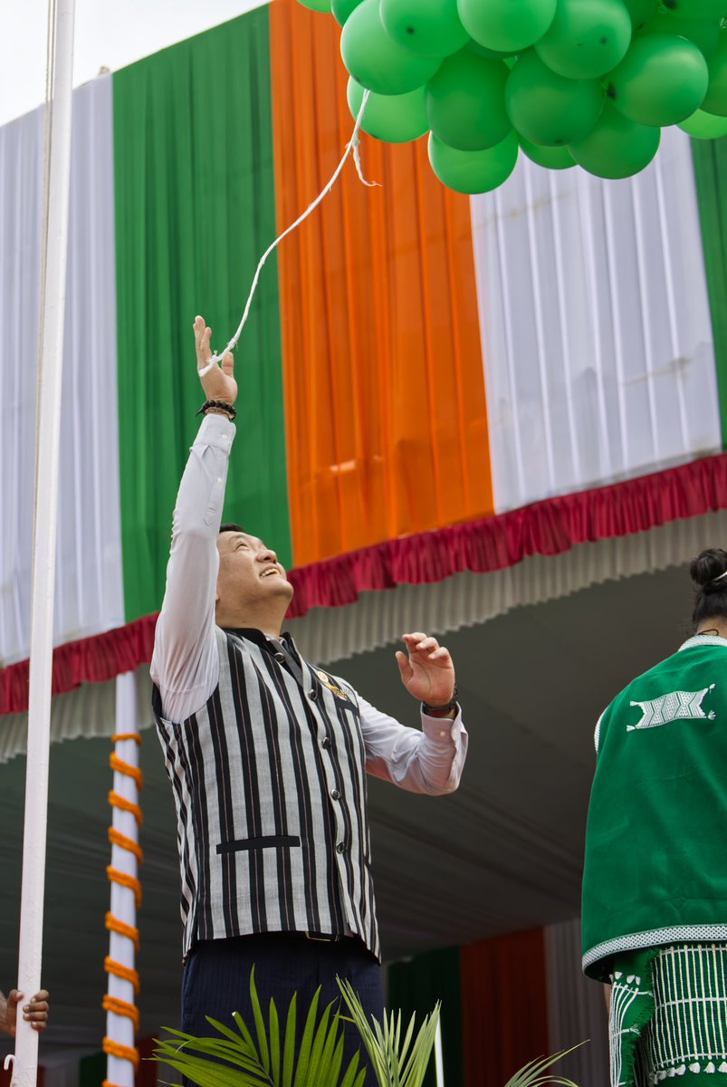 MyGovArunachal's tweet photo. Hon'ble CM Shri Pema Khanu hoisted the national flag to mark the 77th Independence  Day at IG Park, Itanagar, in the presence of several dignitaries and a large gathering. It was followed by a cultural program, which featured performances by various artists from across the state. https://t.co/5Qe64e6nLe